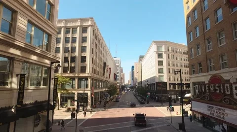 Milwaukee Wisconsin Avenue West Stock Footage 68600853
