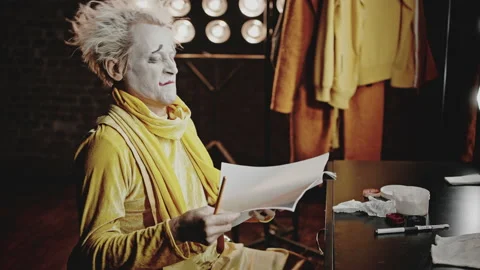 Mime in costume repeats lines from script getting irritated Stock Footage 192398553