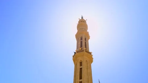 Minaret of the mosque. A view from below on a high minnarette against a blue 動画素材 229295646