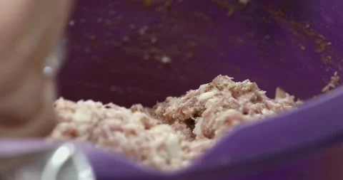 Mince cooking in the kitchen Vídeo Stock 145136173