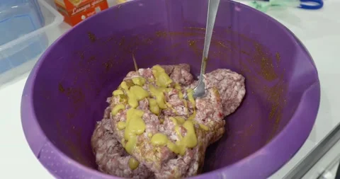 Mince cooking in the kitchen Vídeo Stock 145252610