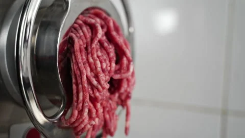 Minced beef in a meat grinder Video stock 168886109