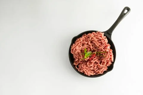 Minced beef red uncooked meat cooking ingredient hambruger steak white backgr Stock-Fotos