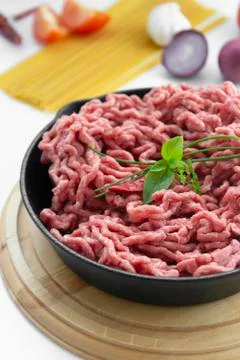 Minced beef red uncooked meat cooking ingredient hambruger steak white backgr Stock-Fotos