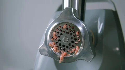 Minced meat on an electric grinder 動画素材 72273135