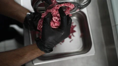 Minced meat in the hands of the chef Video stock 168886017