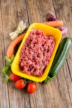 Minced meat in polystyrene pan Foto stock