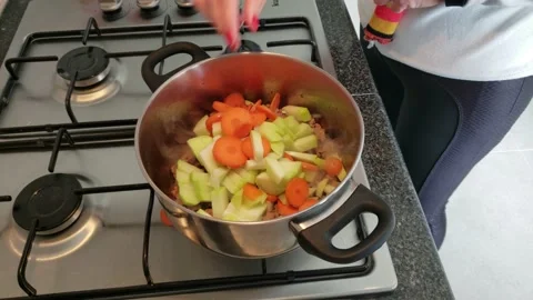 Minced meat with vegetables Video stock 207726392