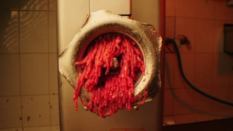 Mincemeat falls down from outdated meat grinder in shop 库存影片 127272305