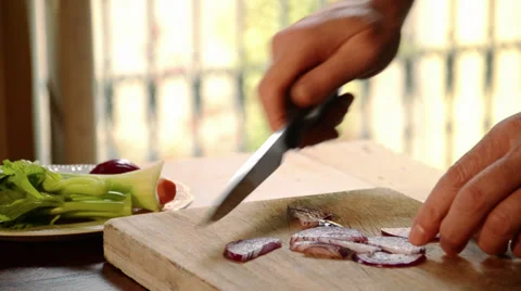 Mincing red onions 스톡 동영상 32396664