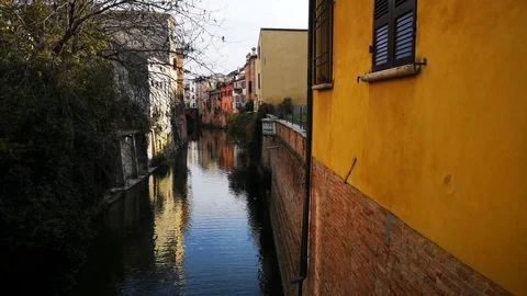 Mincio river that crosses Mantova called rio Italia Video stock 101710023
