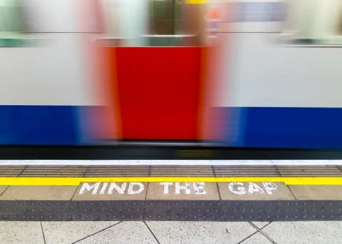 Mind the gap warning Foto stock