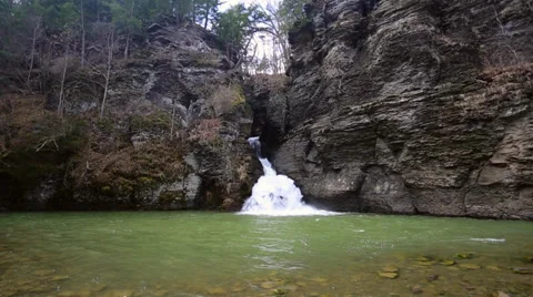 Mine Kill Falls Wide 库存影片 37584772