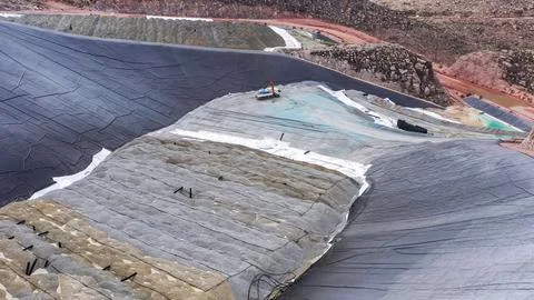 Mineral dissolution process in mine leaching pads Foto stock