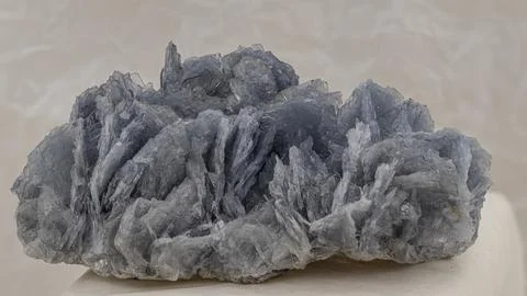 Mineral sample of barite on a light background Foto stock