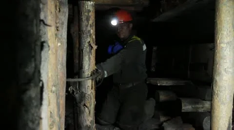 Miners 库存影片 12225301