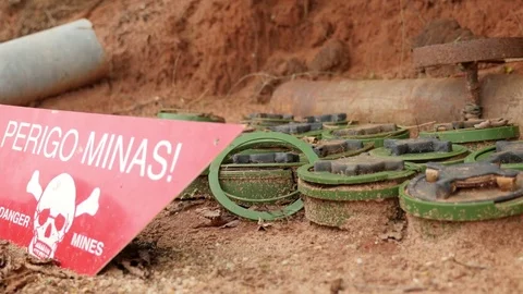 Mines buried in bunker 4K Vidéo 73336615