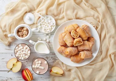 Mini Apple Pie one bite Crescents, kifli Stock Photos