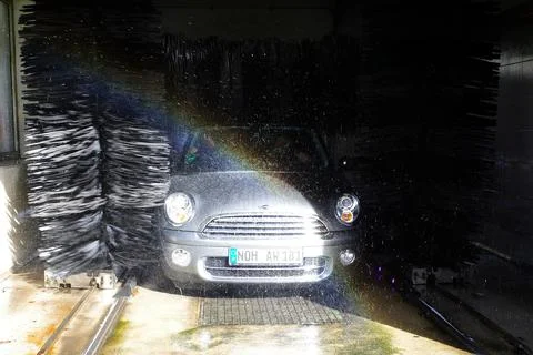 A Mini is being washed  Stock-Fotos