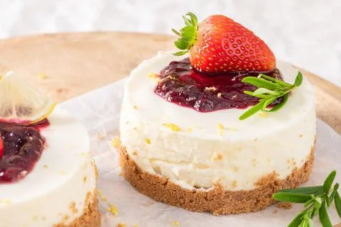 Mini berry cheesecakes topped with fresh strawberry Stock Photos