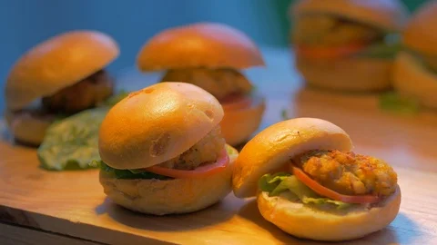 Mini burger sliders under heat lamp close pan Stock Footage 95146162