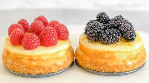 Mini cheesecakes close-up. Topping cheesecakes with orange marmalade, fresh.. Stock Photos