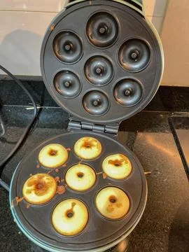 Mini Donut Maker in action Stock-Fotos
