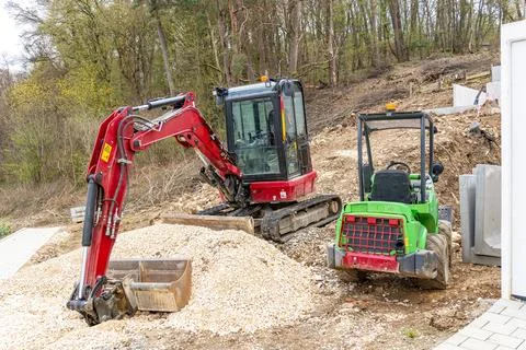 Mini excavator and compact loader on outdoor construction site. Foto stock
