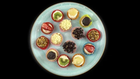 Mini Fruit Tarts on the Turning Blue Plate Video stock 86621233