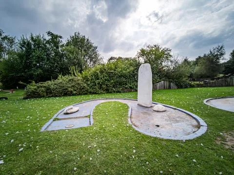 Mini Golf Course Hole in a Park Landscape Foto stock