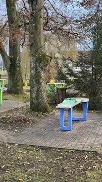 Mini Golf Table in a Park Under Trees Foto stock