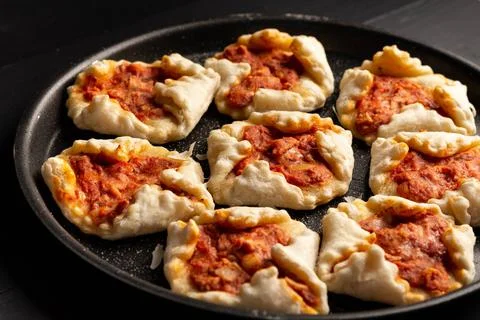Mini Pizza on the round baking pan Stock-Fotos