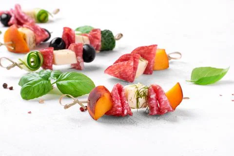 Mini skewer appetizers on the white table. Party food Foto stock