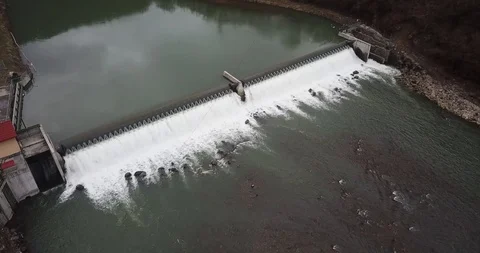 Mini  station on a fast river dam 動画素材 127026226