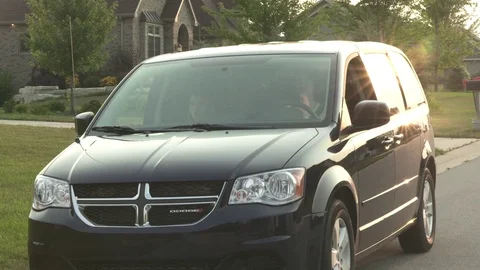 Mini Van pulling away Video stock 77073580