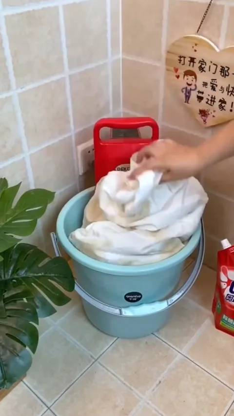 A Mini Washing Machine 動画素材 268854847