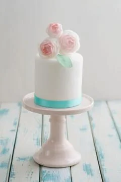 Mini wedding cake with flowers Stock Photos