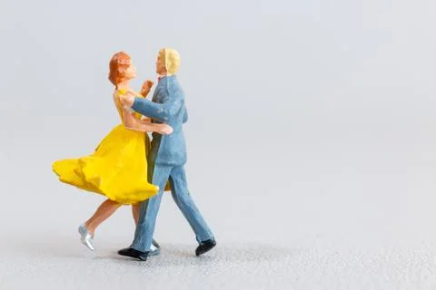 Miniature Couples Dancing on  grey Background Foto stock