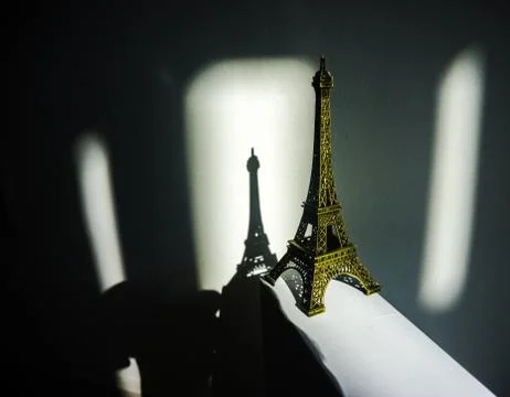 Miniature design of Eiffel tower and its shadow on a wall Foto stock
