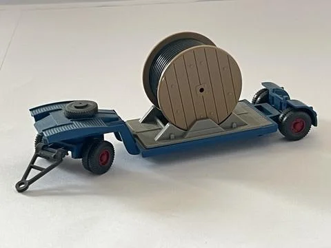 Miniature model of a low loader transporting a heavy cable reel 写真素材
