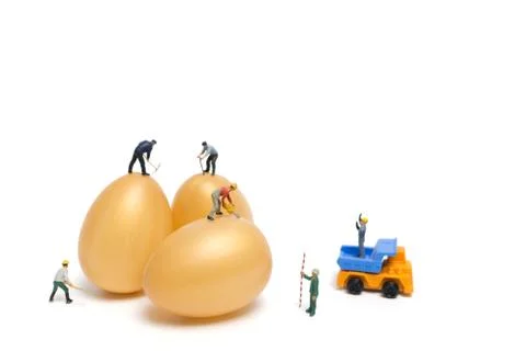 Miniature people work at Easter-eggs for Easter day Stockfoto's