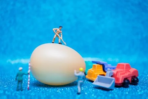 Miniature people work at Easter-eggs for Easter day Foto stock