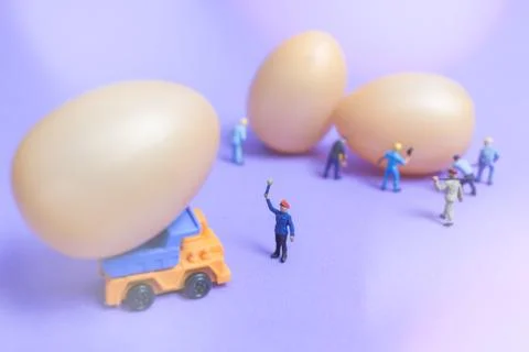 Miniature people work at Easter-eggs for Easter day Stockfoto's