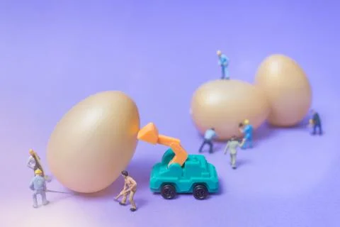 Miniature people work at Easter-eggs for Easter day Stockfoto's