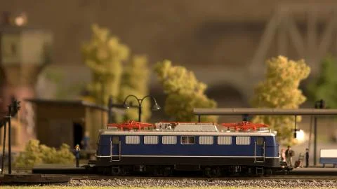 Miniature retro train model on a station. Foto stock