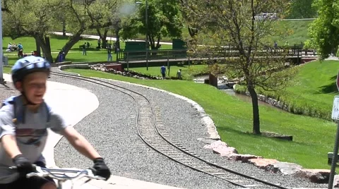 Miniature train in park time lapse 動画素材 60775952