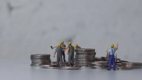 Miniature workers working with piles of coins. 스톡 동영상 232595141