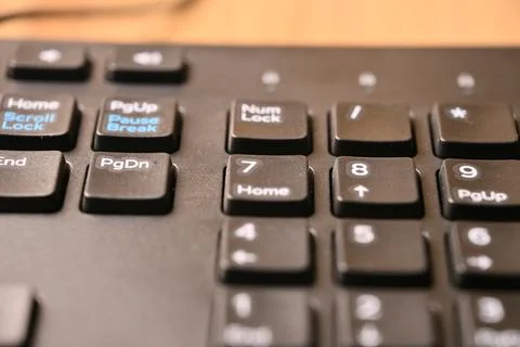 Minimal Black Keyboard Macro Composition Highlighting 7 and Home Keys on Nu.. 스톡 사진