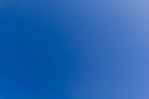 Minimal blue sky gradient with natural atmospheric color and copy space 스톡 사진