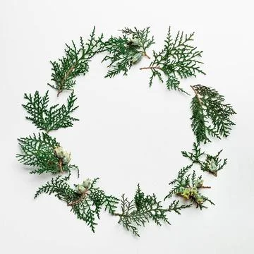 Minimal Christmas pattern with copy space Minimal Christmas circle shaped ... Foto stock